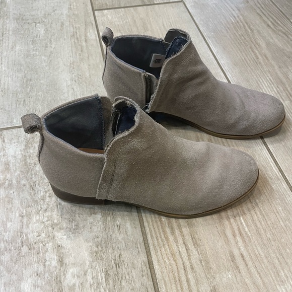 Toms Deia Ankle Bootie - Picture 5 of 7